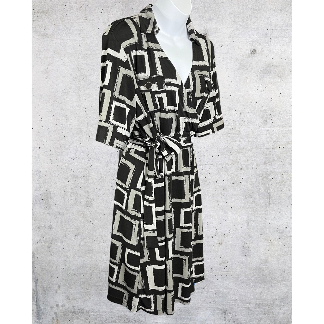 Black & Gray Geometric Tie-Front Dress