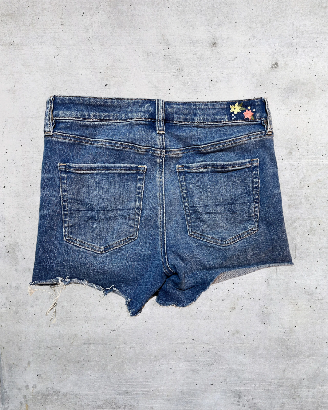 American Eagle Ripped Denim Cutoffs – Size 6