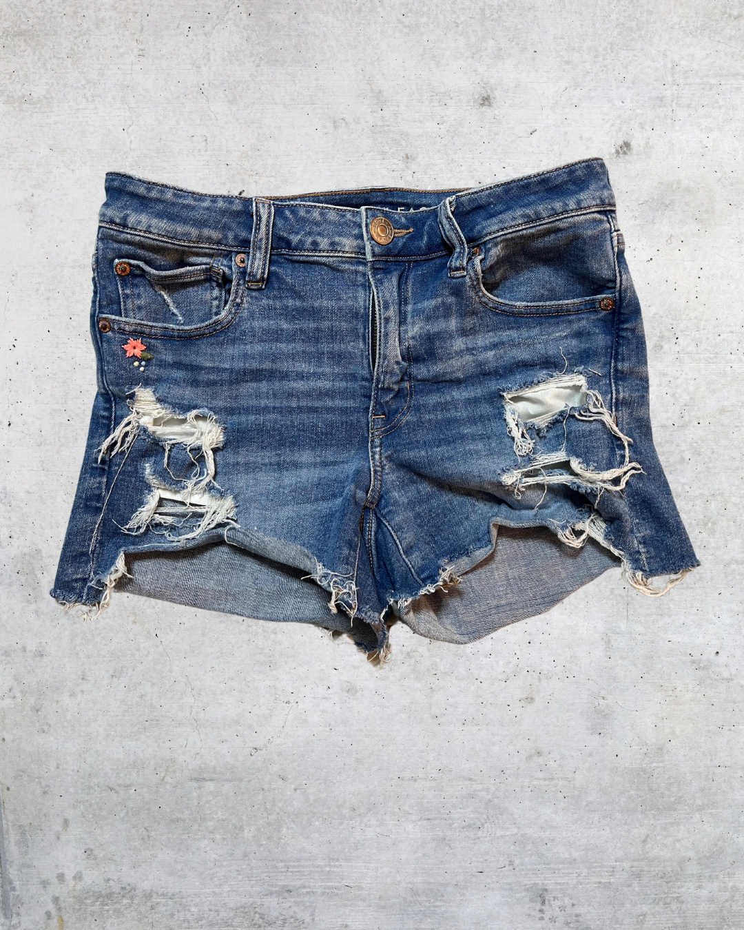American Eagle Ripped Denim Cutoffs – Size 6