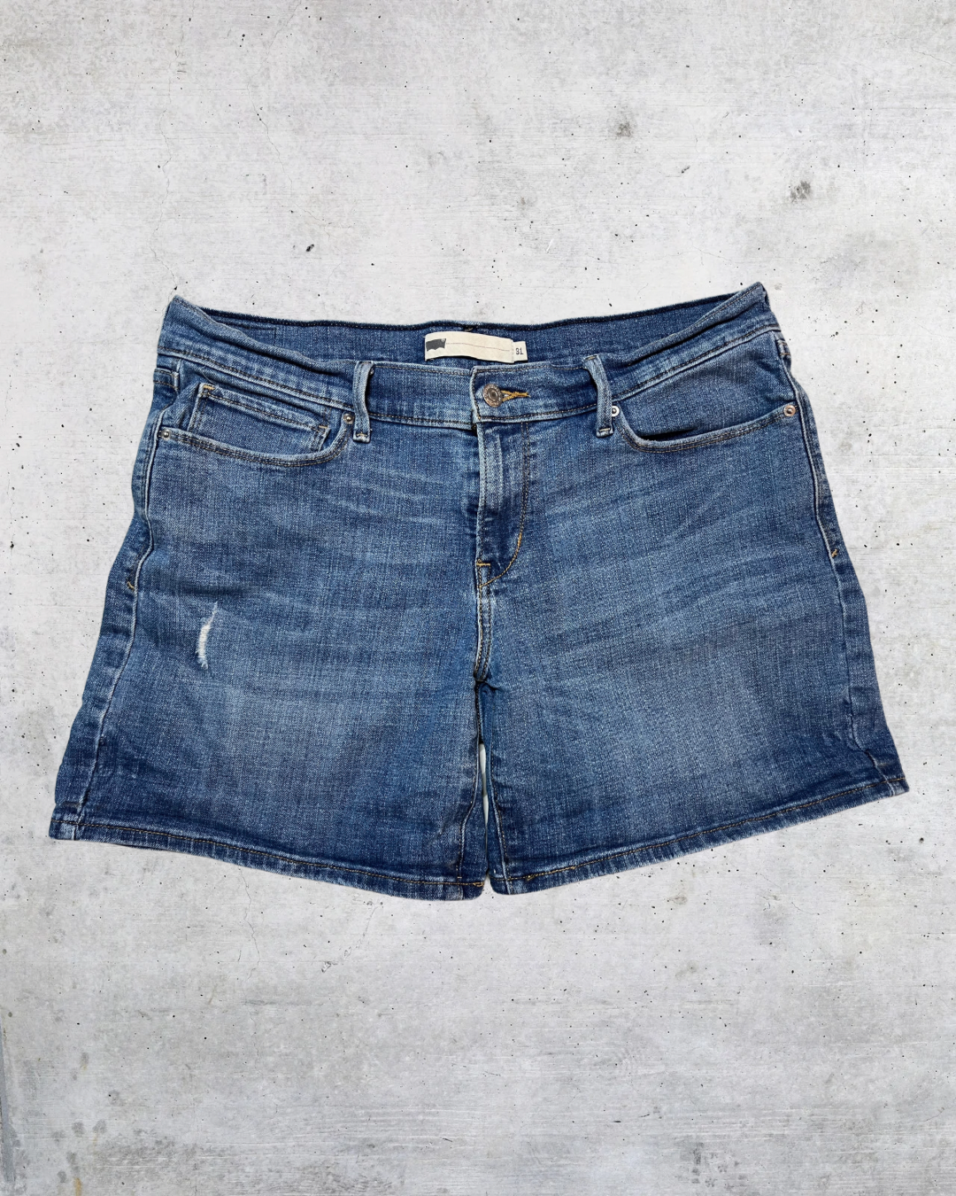 Levi’s Easy Rider Cutoffs - Size 31