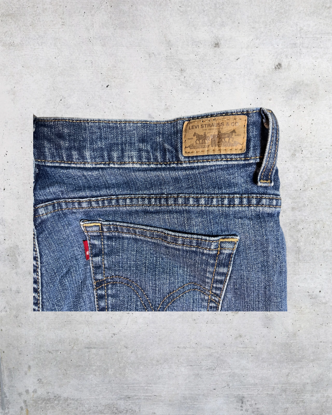 Levi’s 550 Relaxed Bootcut Jeans - Size 12