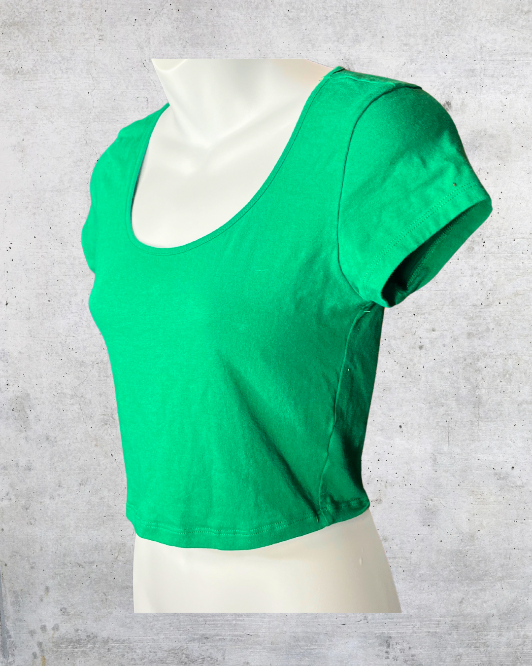 Green Cropped Tee by Hatopants