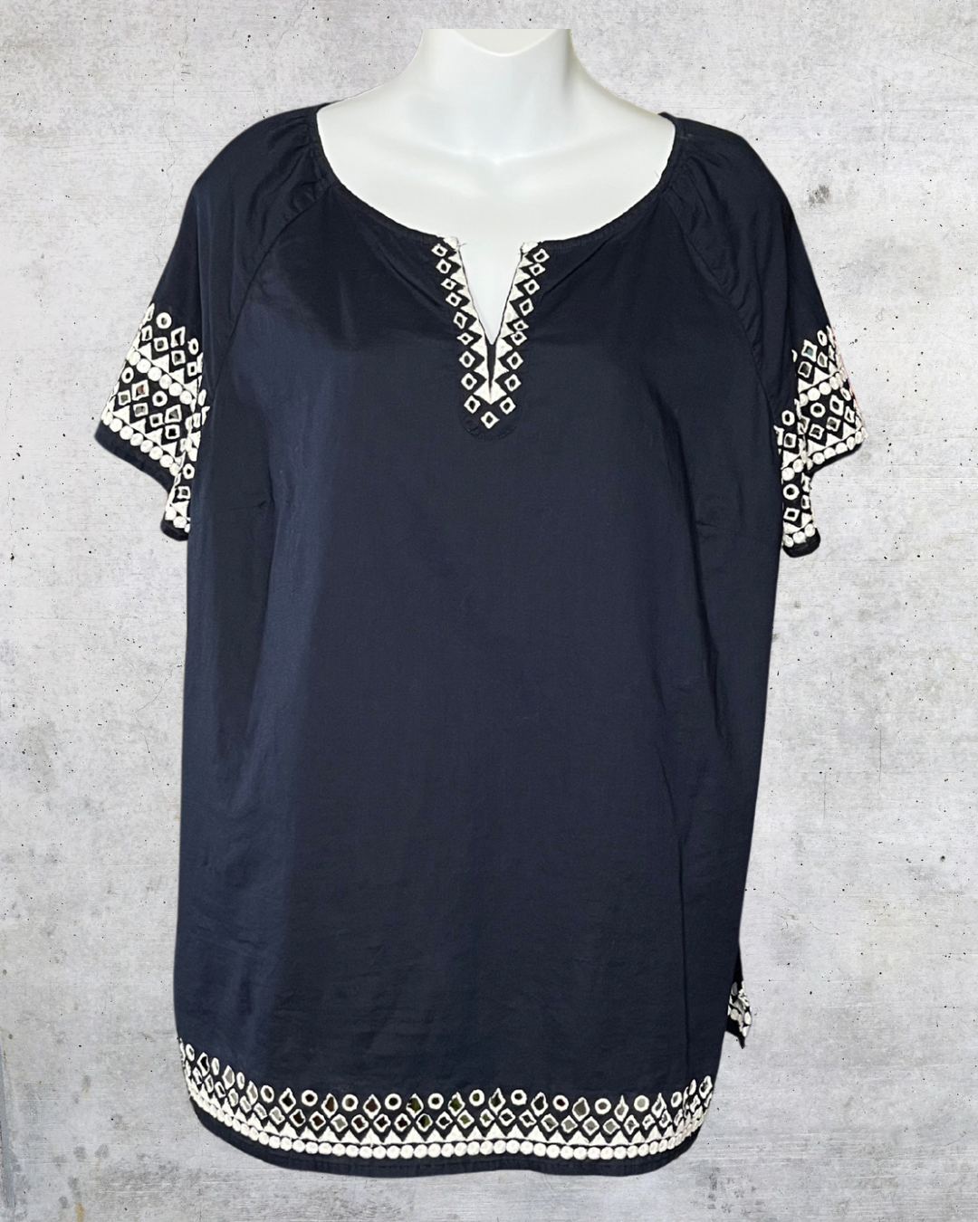 Talbots Embroidered Tunic Top – Navy & White