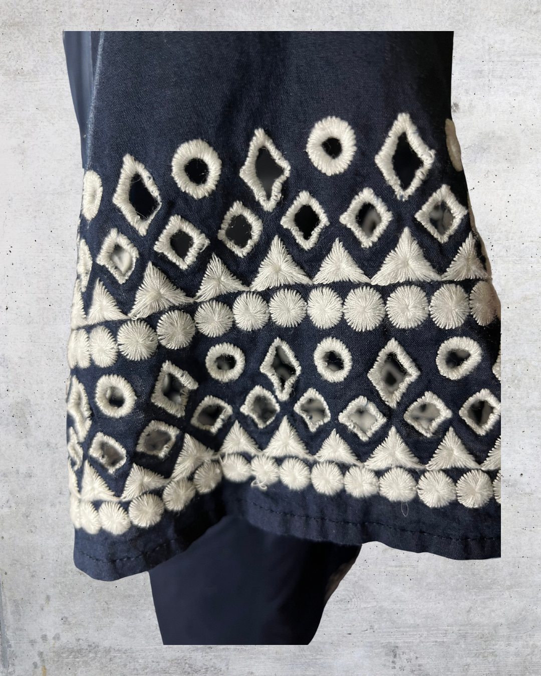 Talbots Embroidered Tunic Top – Navy & White