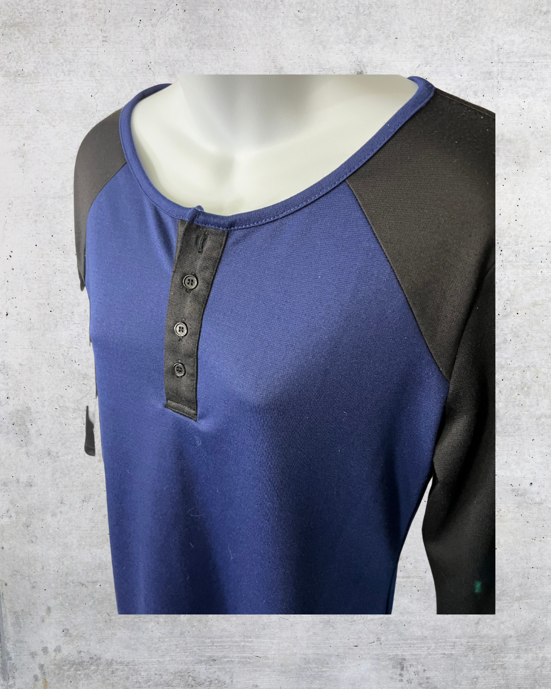 vFish Navy & Black Colorblock Henley Dress – Large