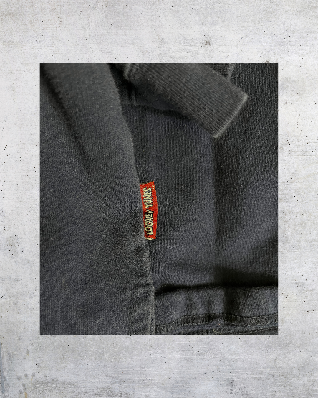 Vintage Looney Tunes “Come and Get It!” Graphic Crewneck Sweatshirt - XL