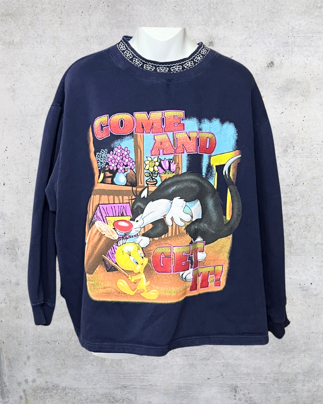 Vintage Looney Tunes “Come and Get It!” Graphic Crewneck Sweatshirt - XL