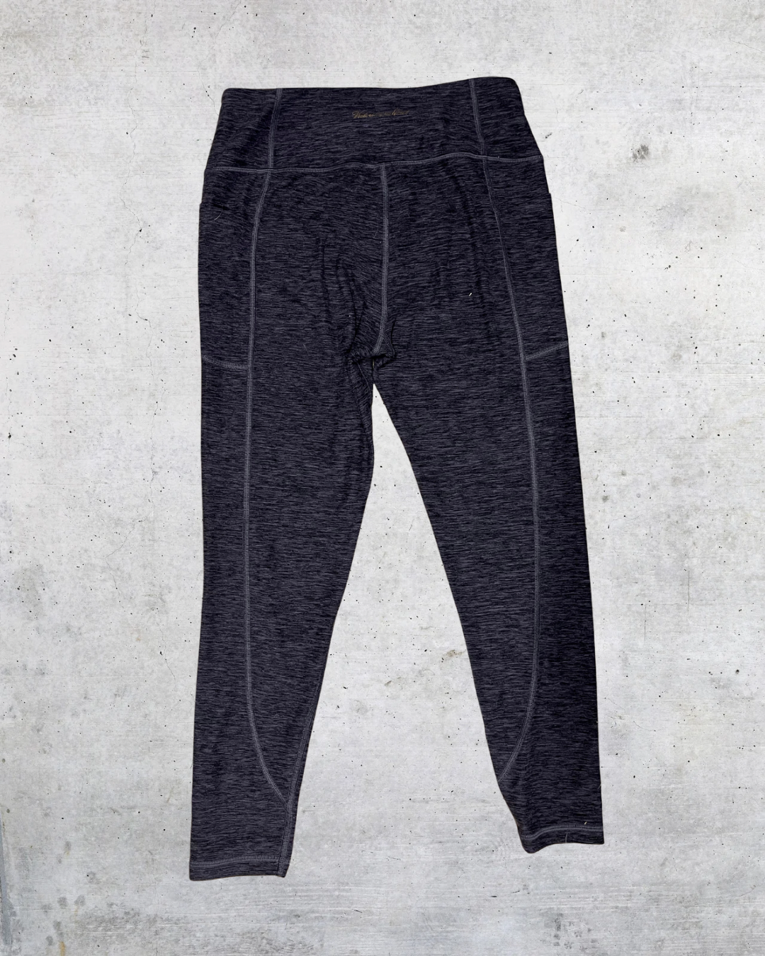 Victoria’s Secret Heathered Cropped Leggings – Medium