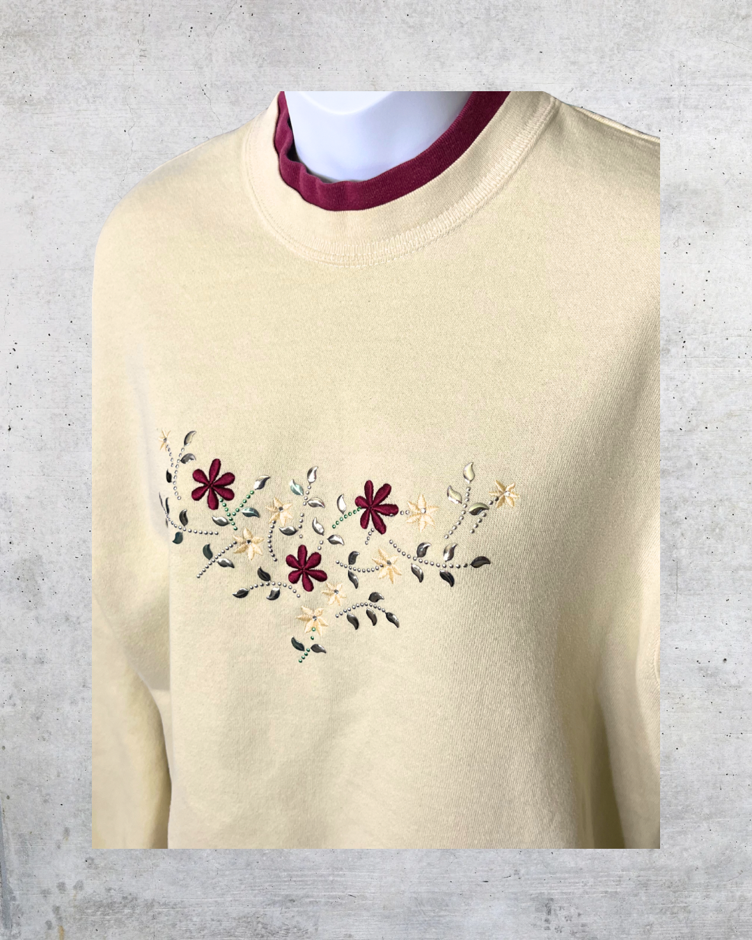 Vintage Lee Floral Embroidered Cream Crewneck Sweatshirt - Large