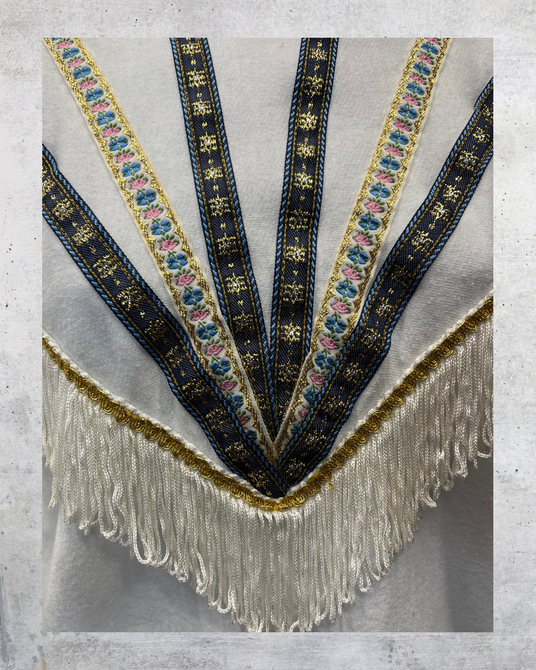 Vintage Stepping-Up Fringe Sweatshirt - Small