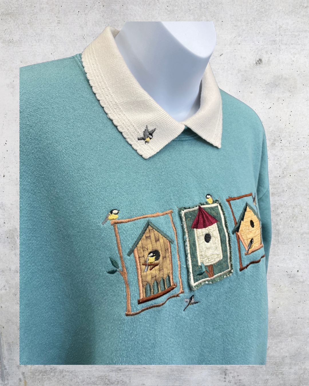 Vintage 90s Top Stitch Birdhouse Embroidered Sweatshirt - Large