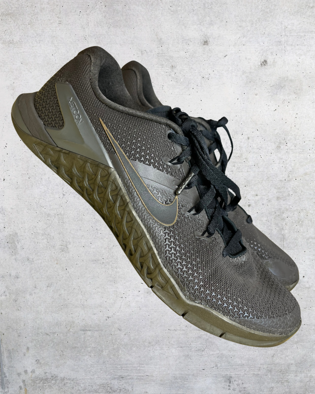 Nike Metcon Training Shoes Women’s Size 8 Gray Athletic Gym Sneakers