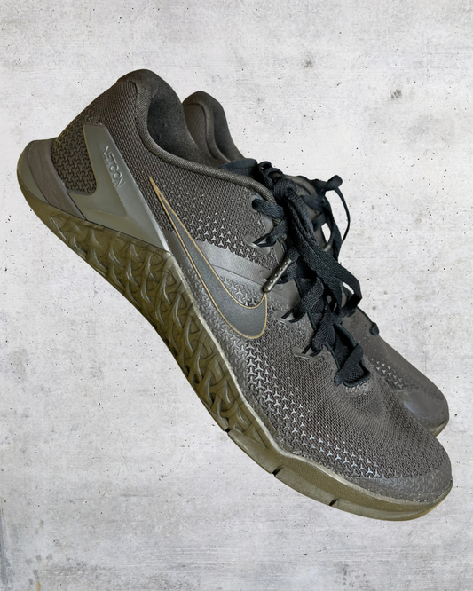 Nike Metcon Training Shoes Women’s Size 8 Gray Athletic Gym Sneakers