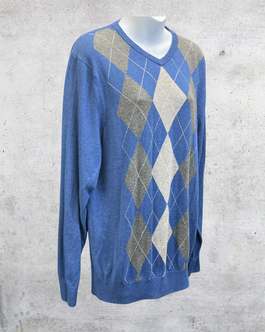 Croft & Barrow Blue Argyle V-Neck Sweater - Large