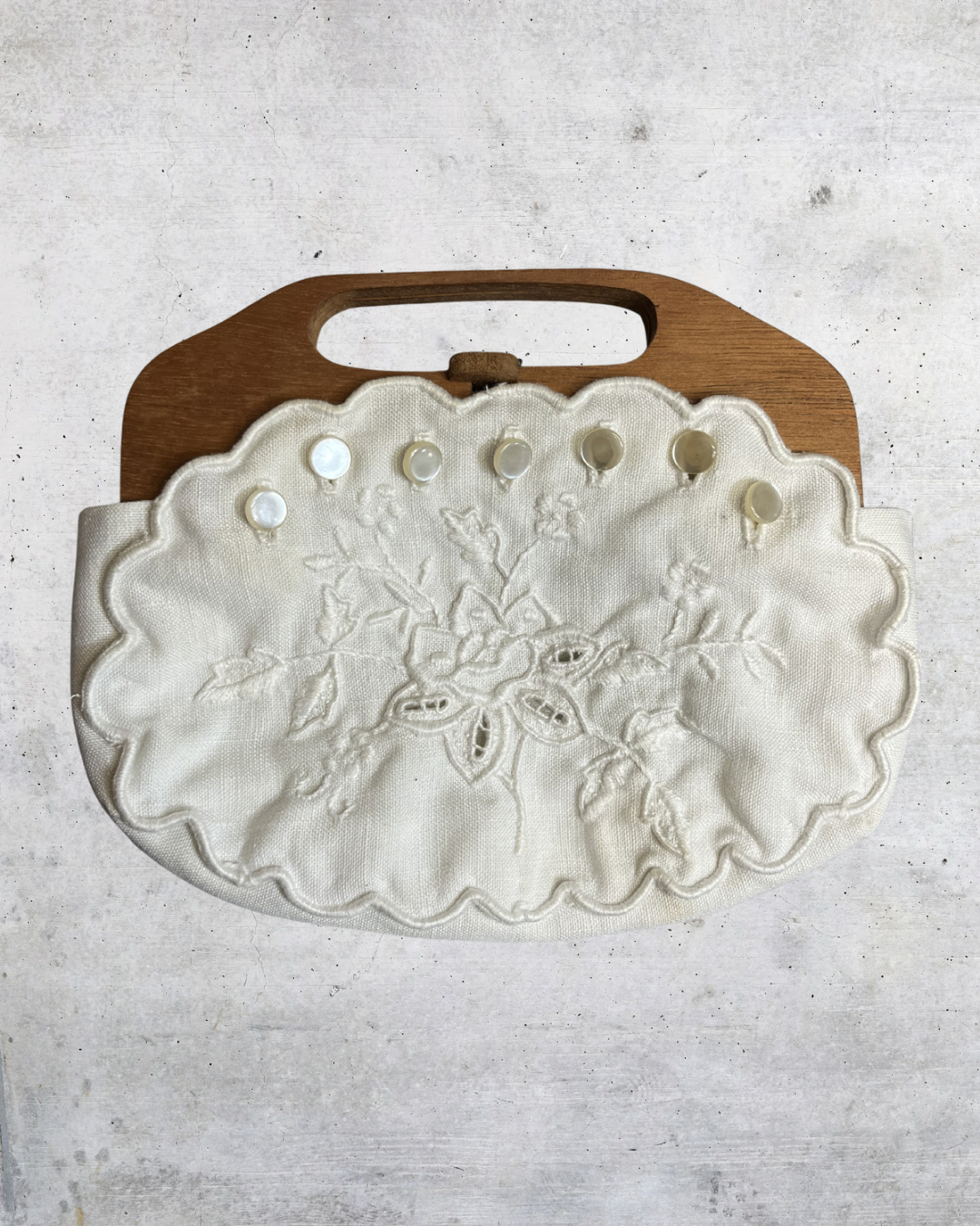 Vintage 70s White Embroidered Wood Handle Clutch