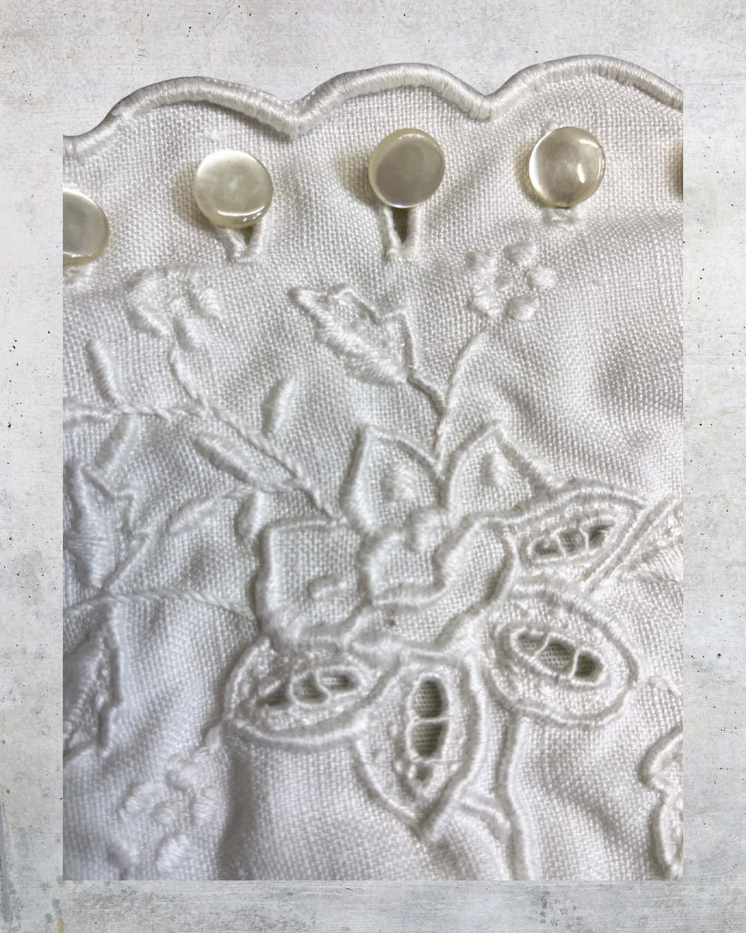 Vintage 70s White Embroidered Wood Handle Clutch