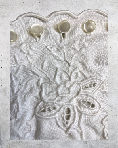 Vintage 70s White Embroidered Wood Handle Clutch