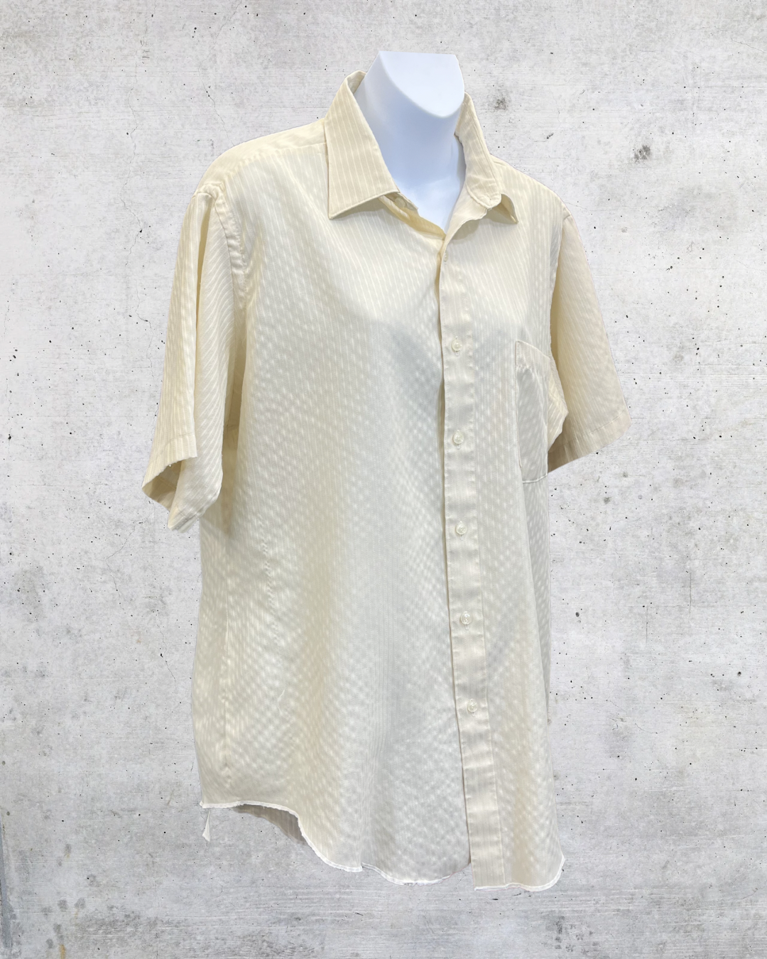 Vintage Van Heusen Ivory Textured Short Sleeve Button Up - Large