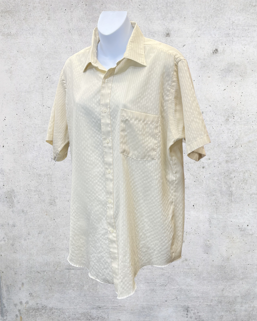 Vintage Van Heusen Ivory Textured Short Sleeve Button Up - Large